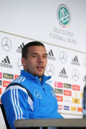 Lukas Podolski bei der Pressekonferenz Deutschland - Gibraltar Pressekonferenz ,Fussball, Nationalmannschaft, DFB, Deutscher Fussball Bund, 2014, Fußball, Fussball, soccer, Herren, Deutschland, Germany. Pressekonferenz, PK, Berlin, 11.11.2014
