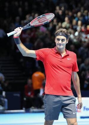 Tennis - 2014 ATP Tennis Herren World Tour Finals at The O2 - Day Three, Group B Singles: Roger Federer acknowledges the crowd after his win  ATP_DAY3