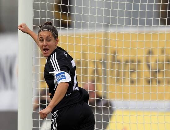 Fussball, UEFA Women s Champions League, 1. FFC Frankfurt - ASD Torres Calcio, v.li.: Veronica Vero Boquete (1. FFC Frankfurt) mit Torjubel, celebrate the goal, goal celebration, Jubel über das Tor 3:0 xmrx