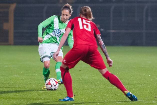 v.li.: Babett Peter (VfL Wolfsburg), Daniela Tasch (NÖSV Neulengbach), Fussball, UEFA Women s Champions League, VfL Wolfsburg - NÖSV Neulengbach, xobx