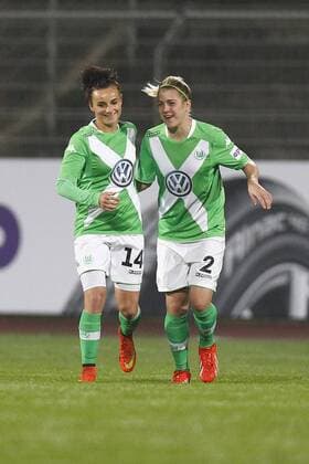12.11.2014, Volkswagen Arena, Wolfsburg, Frauenfussball, Champions-League, Achtelfinale, Rückspiel, VfL Wolfsburg (GER) vs SV Neulengbach (A), im Bild Die Torschützin Lina Magull (14, VfL Wolfsburg, li.) und Luisa Wensing (2, VfL Wolfsburg) jubeln nach dem Tor zum 1:0 für Wolfsburg VfL Wolfsburg vs SV Neulengbach