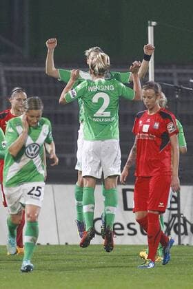 12.11.2014, Volkswagen Arena, Wolfsburg, Frauenfussball, Champions-League, Achtelfinale, Rückspiel, VfL Wolfsburg (GER) vs SV Neulengbach (A), im Bild Nach dem 2:0 für Wolfsburg setzen die Torschützin Alexandra Popp (11, VfL Wolfsburg) und Luisa Wensing (2, VfL Wolfsburg) zum Sprungjubel an VfL Wolfsburg vs SV Neulengbach