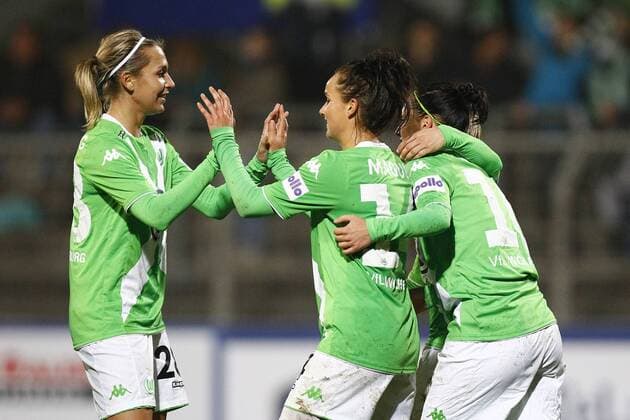 12.11.2014, Volkswagen Arena, Wolfsburg, Frauenfussball, Champions-League, Achtelfinale, Rückspiel, VfL Wolfsburg (GER) vs SV Neulengbach (A), im Bild Lena Goessling (28, VfL Wolfsburg, li.), Lina Magull (14, VfL Wolfsburg) und Torschützin Selina Wagner (10, VfL Wolfsburg) jubeln nach dem Tor zum 4:0 für Wolfsburg VfL Wolfsburg vs SV Neulengbach