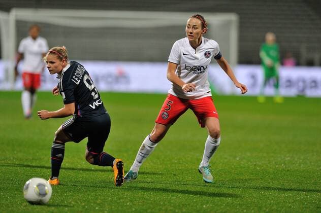 Eugenie Le Sommer (lyon) vs Sabrina Delannoy (psg) Olympique Lyon - PSG Paris Saint Germain - 12 11 2014 FredericChambertxPanoramic 