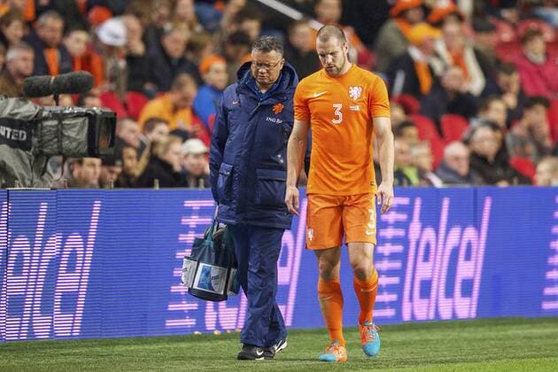 (L-R) caretaker Ricardo Sander of Holland, Ron Vlaar of Holland during the International friendly match between Netherlands and Mexico on November 12, 2014 at the Amsterdam Arena in Amsterdam, The Netherlands. Netherlands v Mexico International Friendly 2014 2015 xVIxxIVx 3267706