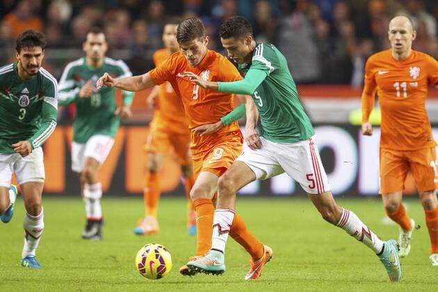 (L-R) Oswaldo Alanis Pantoja of Mexico, Klaas-Jan Huntelaar of Holland, Diego Reyes of Mexico during the International friendly match between Netherlands and Mexico on November 12, 2014 at the Amsterdam Arena in Amsterdam, The Netherlands. Netherlands v Mexico International Friendly 2014 2015 xVIxxIVx 3267707