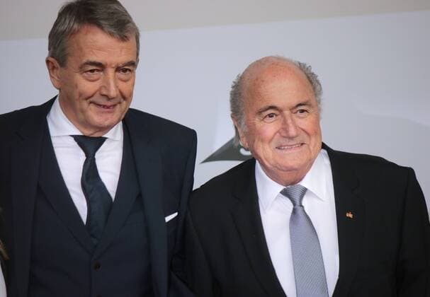 Berlin, Weltpremiere von DIE MANNSCHAFT in Berlin am Montag, den 10. November 2014 im CineStar Sony Center, DFB Präsident Wolfgang Niersbach und Fifa-Boss Joseph Blatter 360-berlin