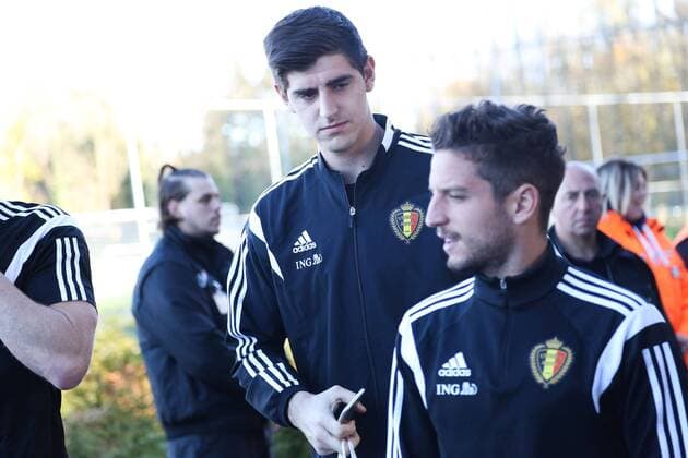 - BRUSSELS, BELGIUM: Belgium s goalkeeper Thibaut Courtois and Belgium s Dries Mertens arrive for a training session of Belgian national soccer team Red Devils, Thursday 13 November 2014. BRUNOxFAHY  premiumd 35411