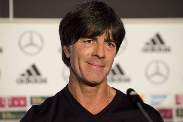 Deutschland Pressekonferenz --- Fussball --- International --- 13.11.2014 Joachim Jogi Löw, Loew (Trainer Deutschland), Freude, Mimik, Einzelbild, halbe Figur, Querformat