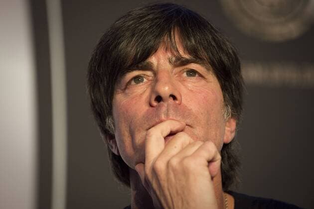 Deutschland Pressekonferenz --- Fussball --- International --- 13.11.2014 Joachim Jogi Löw, Loew (Trainer Deutschland), nachdenklich, Mimik, Gestik, Portrait, Querformat
