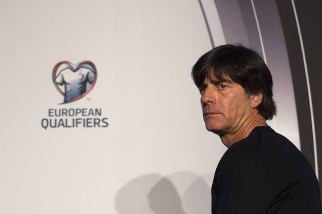 Deutschland Pressekonferenz --- Fussball --- International --- 13.11.2014 Joachim Jogi Löw, Loew (Trainer Deutschland), daneben das Logo und Schriftzug European Qualifiers, Einzelbild, halbe Figur, Querformat