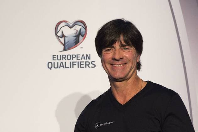 Deutschland Pressekonferenz --- Fussball --- International --- 13.11.2014 Joachim Jogi Löw, Loew (Trainer Deutschland), Freude, Mimik, daneben das Logo und Schriftzug European Qualifiers, Einzelbild, halbe Figur, Querformat