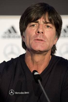 Deutschland Pressekonferenz --- Fussball --- International --- 13.11.2014 Joachim Jogi Löw, Loew (Trainer Deutschland), Einzelbild, halbe Figur, Hochformat