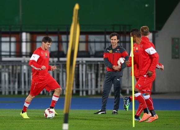 SOCCER - UEFA EURO 2016 quali, AUT vs RUS, preview VIENNA,AUSTRIA,13.NOV.14 - SOCCER - UEFA European Championship 2016, European Qualifiers, OEFB international match, Austria vs Russia, preview, training of team AUT. Image shows Christoph Leitgeb, sports scientists Gerhard Zallinger and Rubin Okotie (AUT). 