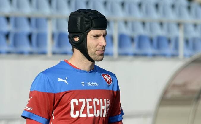 Czech national soccer team is seen during a training prior to the qualification match against Iceland for the European Championships in Prague, Czech Republic, November 14, 2014. Pictured goalkeeper Petr Cech. (CTKxPhoto MichalxKrumphanzl) CTKPhotoOF201411140611001  kru 4