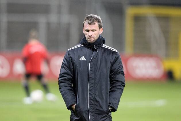 Fussball, Allianz Frauen-Bundesliga, FC Bayern München - Herforder SV, v.li.: Trainer Jürgen Prüfer (Herforder SV) enttäuscht schauend, Enttäuschung, disappointed xmrx