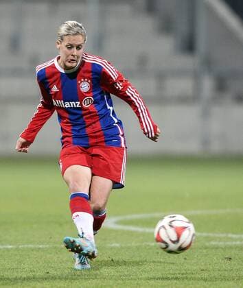 Fussball, Allianz Frauen-Bundesliga, FC Bayern München - Herforder SV, v.li.: Vanessa Bürki (FC Bayern München Damen) Freisteller, Einzelbild, Aktion, Action xmrx