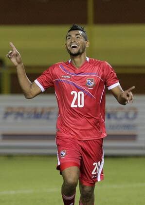 Panama s Anibal Godoy celebrates his goal against El Salvador during a friendly football match held at Cuscatlan Stadium in San Salvador, El Salvador, on Nov. 14, 2014. Luis Galdamez) (SP)EL SALVADOR-SAN SALVADOR-FOOTBALL-EL SALVADOR VS PANAMA e LUISxGALDAMEZ 