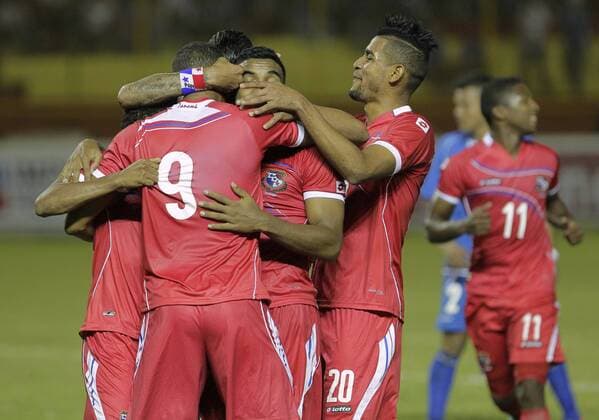 Panama s Roberto Nurse (Front) celebrates after scoring against El Salvador during a friendly football match held at Cuscatlan Stadium in San Salvador, El Salvador, on Nov. 14, 2014. Luis Galdamez) (SP)EL SALVADOR-SAN SALVADOR-FOOTBALL-EL SALVADOR VS PANAMA e LUISxGALDAMEZ 