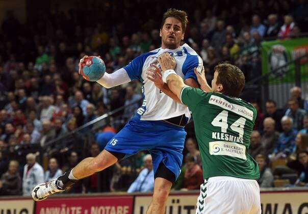 15.11.2014, xjhx, Handball HBL, HSG Wetzlar - Bergischer HC, v.l. Alexander Oelze (Bergischer HC), Elvars Klesniks (HSG Wetzlar)