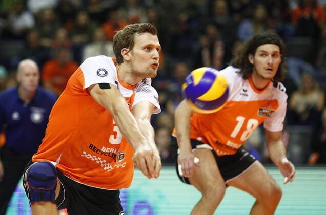 Berlin, Deutschland, 15.11.2014: 1. Volleyball Bundesliga Männer Männer Saison 2014 2015 - BR Volleys - TSV Herrsching. Robert Kromm (BR Volleys 3)