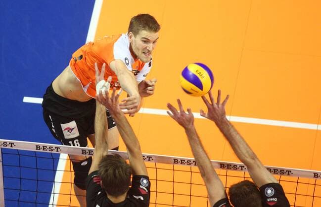 Berlin, Deutschland, 15.11.2014: 1. Volleyball Bundesliga Männer Männer Saison 2014 2015 - BR Volleys - TSV Herrsching. Christian Dünnes Dünnes (BR Volleys 16)