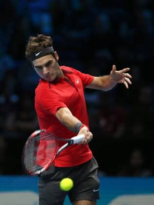 Roger Federer of Switzerland returns the ball during his ATP Tennis Herren World Tour Finals semifinal match in London, UK, Nov. 15, 2014. (SP)UK-LONDON-TENNIS-ATP WORLD TOUR FINALS- HanxYan 