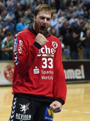 15.11.2014, xjhx, Handball HBL, HSG Wetzlar - Bergischer HC, v.l. Andreas Wolff (HSG Wetzlar) jubeln jubelt nach Spielende.