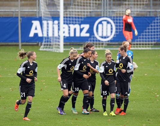 Fussball, Allianz Frauen-Bundesliga, TSG 1899 Hoffenheim - 1. FFC Frankfurt, v.li.: Nr 10 Dzsenifer Marozsan (1. FFC Frankfurt) mit Torjubel, celebrate the goal, goal celebration, Jubel über das Tor 0:1 xmrx