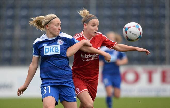 Pauline Bremer (li., Pot) und Cecilie Sandvej (sand), Fussball, Allianz Frauen-Bundesliga, 1.FFC Turbine Potsdam - SC Sand, xjkx