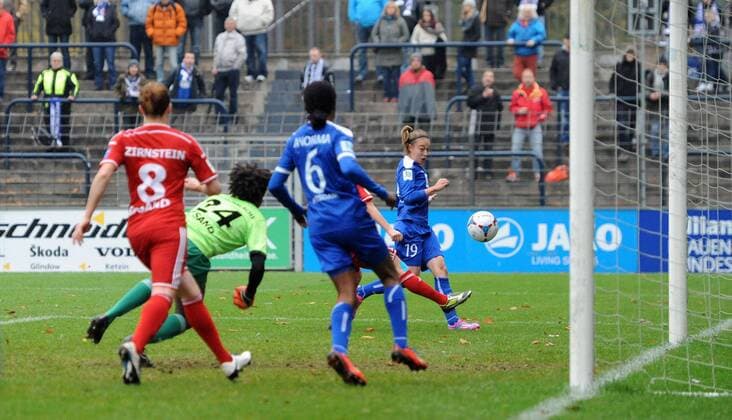Felicitas Rauch (re. Pot), erzielt das Tor 1:0, Fussball, Allianz Frauen-Bundesliga, 1.FFC Turbine Potsdam - SC Sand, xjkx