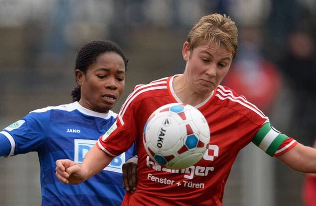 v.l.: Genoveva Anonma (Pot), Angela Migliazza (Sand), Fussball, Allianz Frauen-Bundesliga, 1.FFC Turbine Potsdam - SC Sand, xjkx