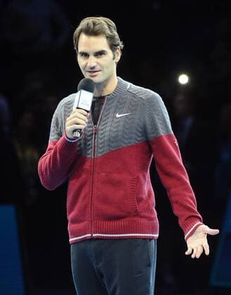 Tennis - 2014 ATP Tennis Herren World Tour Finals at The O2 - Day Eight Mens final : Roger Federer comes out on court to apologise to the fans for not being able to play the final at the O2 arena - 
