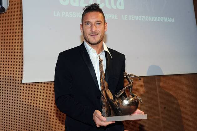 Aktuell Fussball, Italien, Francesco Totti wird mit Auszeichnung geehrt An Milano 17 11 2014 - Ehrung durch die TV Sportsendung - Il bello del calcio -: Francesco Totti 