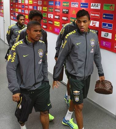 SOCCER - AUT vs BRA, preview VIENNA,AUSTRIA,17.NOV.14 - SOCCER - OEFB international match, Austria vs Brazil, friendly match, preview, Mixed Zone of team BRA. Image shows Douglas Costa and Luiz Gustavo (BRA). 