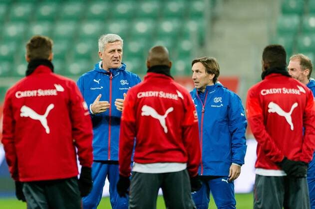 Aktuell Fussball, Nationalteam, Training Polen Poland Wroclaw 17.11.2014 Stadium Municipal avenue Slaska 1 Football the Swiss national team training Switzerland On the picture: Vladimir Petkovic switzerland trener head coach  141117_1SB3603