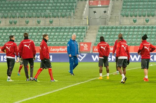 Aktuell Fussball, Nationalteam, Training Polen Poland Wroclaw 17.11.2014 Stadium Municipal avenue Slaska 1 Football the Swiss national team training Switzerland On the picture: Vladimir Petkovic switzerland trener head coach  141117_2SB4040