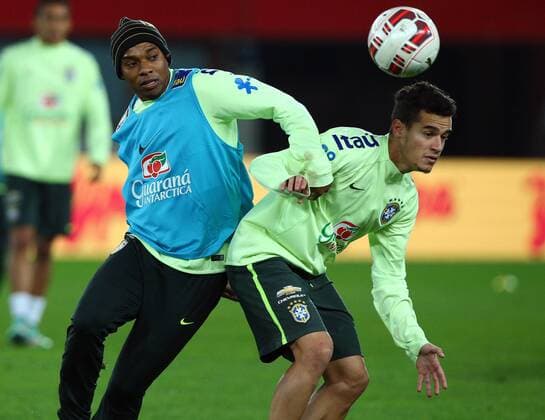 SOCCER - preview VIENNA,AUSTRIA,17.NOV.14 - SOCCER -, friendly match, final training of team BRA. Image shows Fernandinho and Coutinho (BRA). 