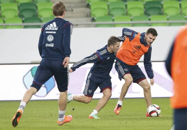 BUDAPEST, NOVEMBER 17, 2014. Members of the Russian national football team practice  RE1550E0