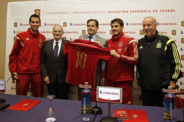 Spain s team press conference. Vicente del Bosque, Iker Casillas and Sergio Busquets at press conference. xJORGExLANDINx 