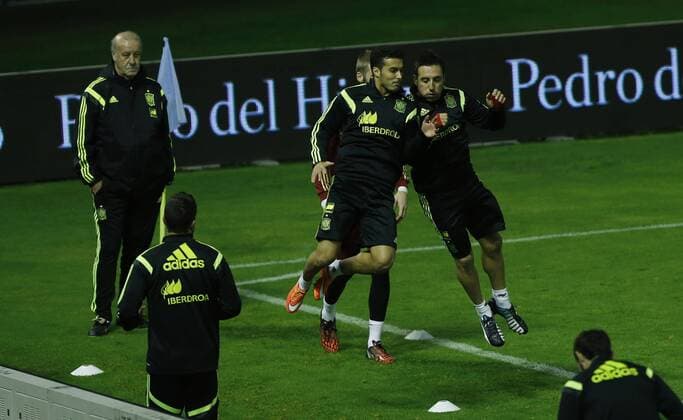 Spanish national team training session. In this picture, Vicente Del Bosque, Pedro and Santi Cazorla. xPABLOGARCIAx 