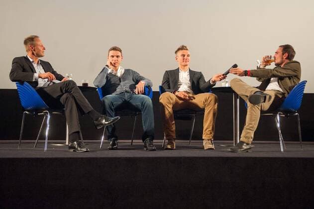 Erfurt 17.11.2014 CineStar C1 Kino NIEUWE HELDEN Deutsche Kinopremiere Dokumentarfilm zur Tour de France 2014 im Bild: Toni Martin, Marcel Kittel und John Degenkolb im Interview auf der Bühne