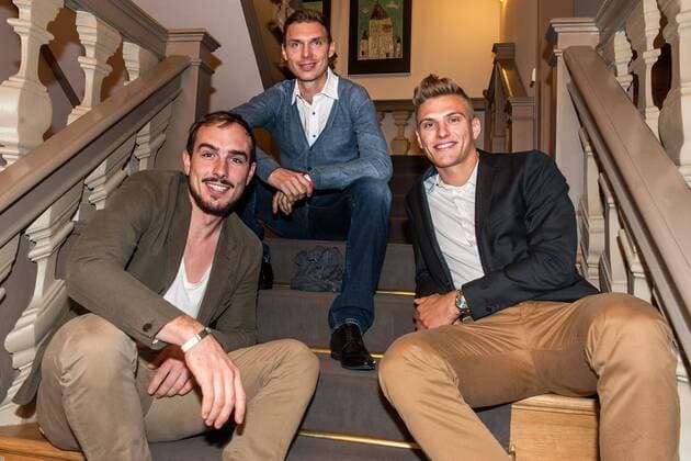 Erfurt 17.11.2014 Haus Dacheröden NIEUWE HELDEN Deutsche Kinopremiere Dokumentarfilm zur Tour de France 2014 Sponsoren Empfang im Bild: John Degenkolb, Toni Martin und Marcel Kittel