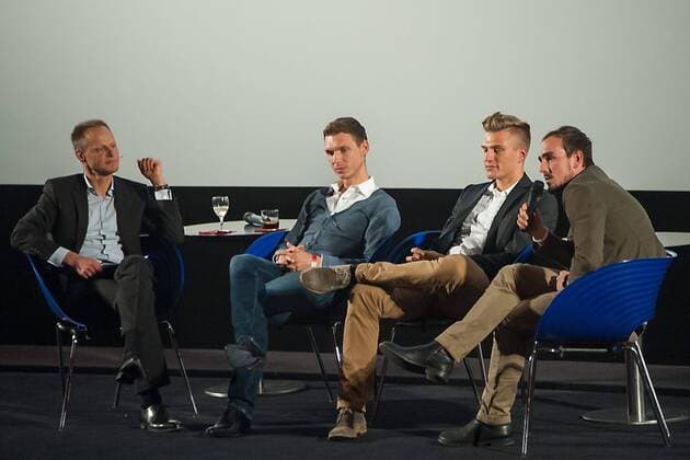 Erfurt 17.11.2014 CineStar C1 Kino NIEUWE HELDEN Deutsche Kinopremiere Dokumentarfilm zur Tour de France 2014 im Bild: Toni Martin, Marcel Kittel und John Degenkolb im Interview auf der Bühne