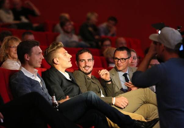 Kinopremiere Nieuwe Helden 17.11.14 , Erfurt, Cinestar, Deutsche Kinopremiere von Nieuwe Helden mit Tony Martin, Marcel Kittel und John Degenkolb im Bild: v.l. Tony Martin, Marcel Kittel, John Degenkolb und Jörg Werner (TeamSpirit)