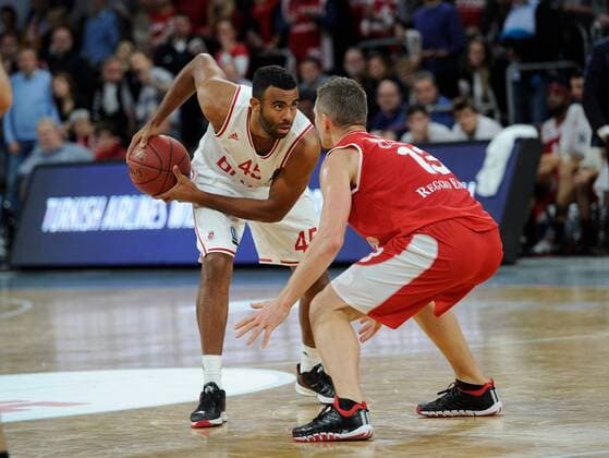 19.11.2014 - Basketball - Saison 2014 2015 - Eurocup : Brose Baskets Bamberg - Grissin Bon Reggio Emilia - HMI - Joshua Shipp (45, Brose Baskets Bamberg) gegen Kaukenas Rimantas (13, Reggio Emilia)