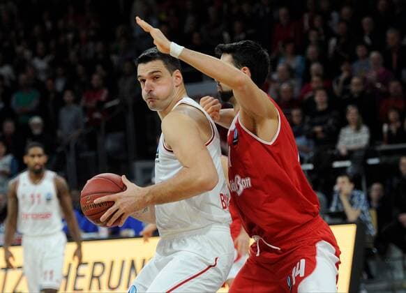 19.11.2014 - Basketball - Saison 2014 2015 - Eurocup : Brose Baskets Bamberg - Grissin Bon Reggio Emilia - HMI - Dalibor Bagaric (4, Brose Baskets Bamberg) gegen Cervi Riccardo (14, Reggio Emilia)