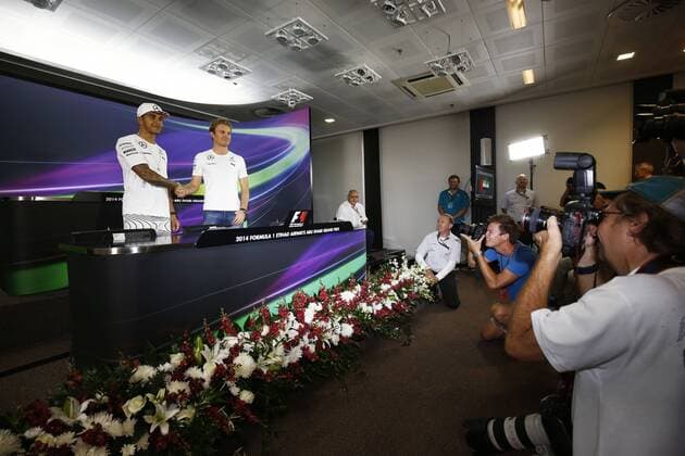 Motorsports: FIA Formula One World Championship 2014, Grand Prix of Abu Dhabi, 44 Lewis Hamilton (GBR, Mercedes AMG Petronas F1 Team), 6 Nico Rosberg (GER, Mercedes AMG Petronas F1 Team), xHOCHxZWEIx