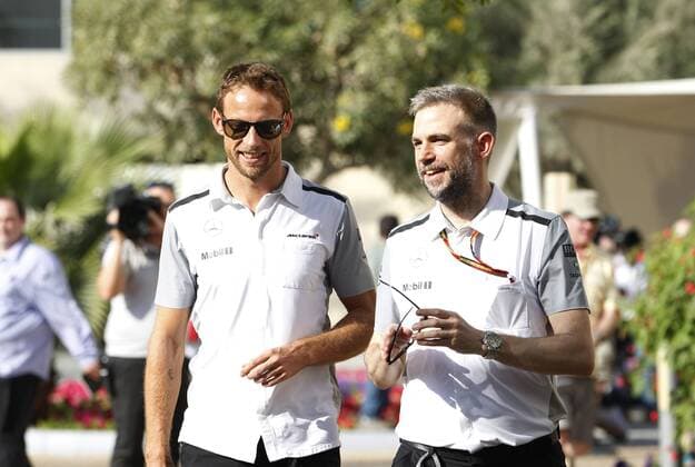 Motorsports: FIA Formula One World Championship 2014, Grand Prix of Abu Dhabi, 22 Jenson Button (GBR, McLaren Mercedes) with Steve Cooper, xHOCHxZWEIx
