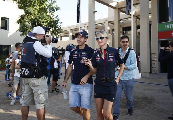 Motorsports: FIA Formula One World Championship 2014, Grand Prix of Abu Dhabi, 1 Sebastian Vettel (GER, Infiniti Red Bull Racing), Britta Roeske (GER, Infiniti Red Bull Racing), xHOCHxZWEIx